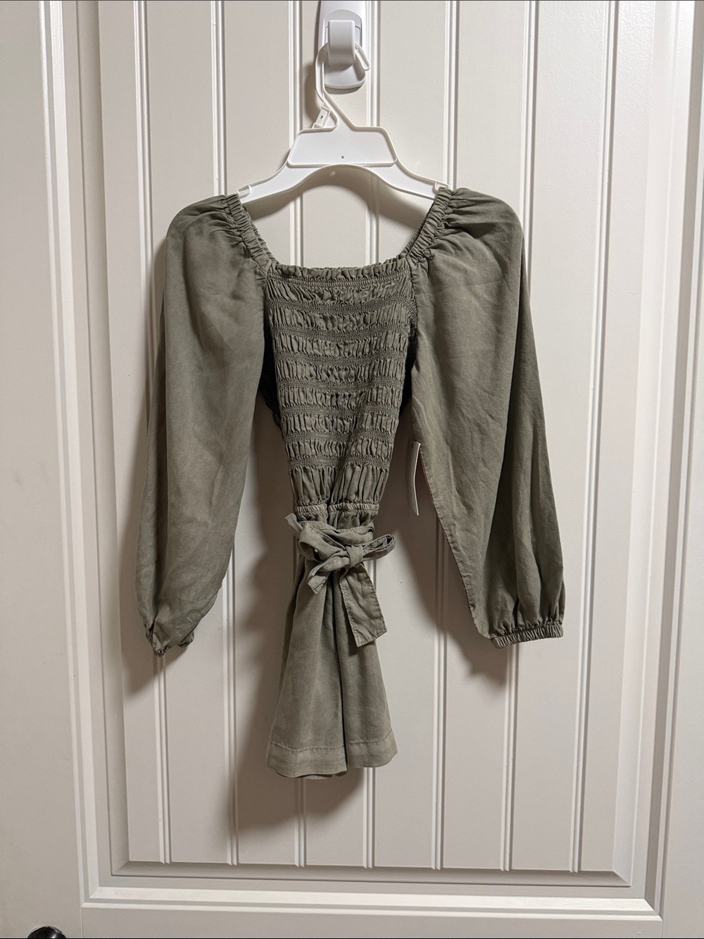 Bella Dahl Olive Smocked Tie-Back Peasant Blouse